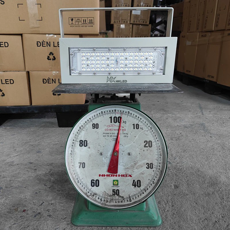 Đèn LED Pha Sân Bóng Năng Lượng Mặt Trời 50W | Giải Pháp Chiếu Sáng Hiệu Quả Cho Sân Bóng - Ảnh 4