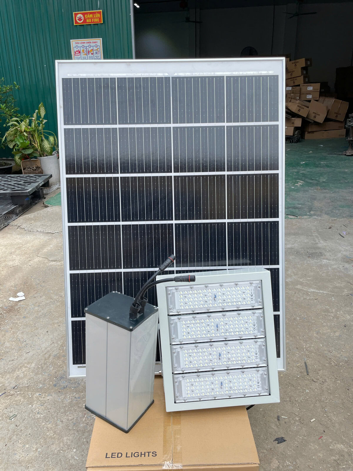 HKLED-ĐÈN-PHA-MODULE-200W-NĂNG-LƯƠNG-MẶT-TRỜI