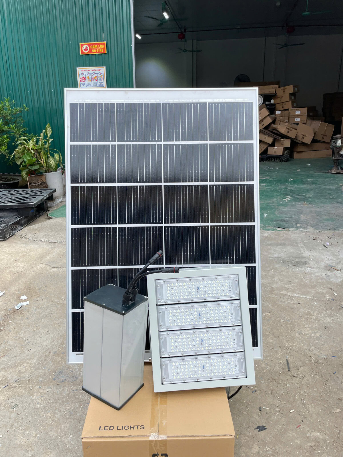 HKLED-ĐÈN-LED-PHA-NĂNG-LƯỢNG-MẶT-TRỜI